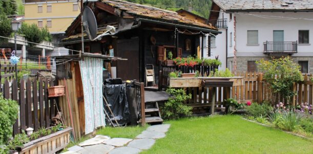 VALTOURNENCHE CENTRO CHALET TIPICO INDIPENDENTE IN LEGNO CON GIARDINO E BOX