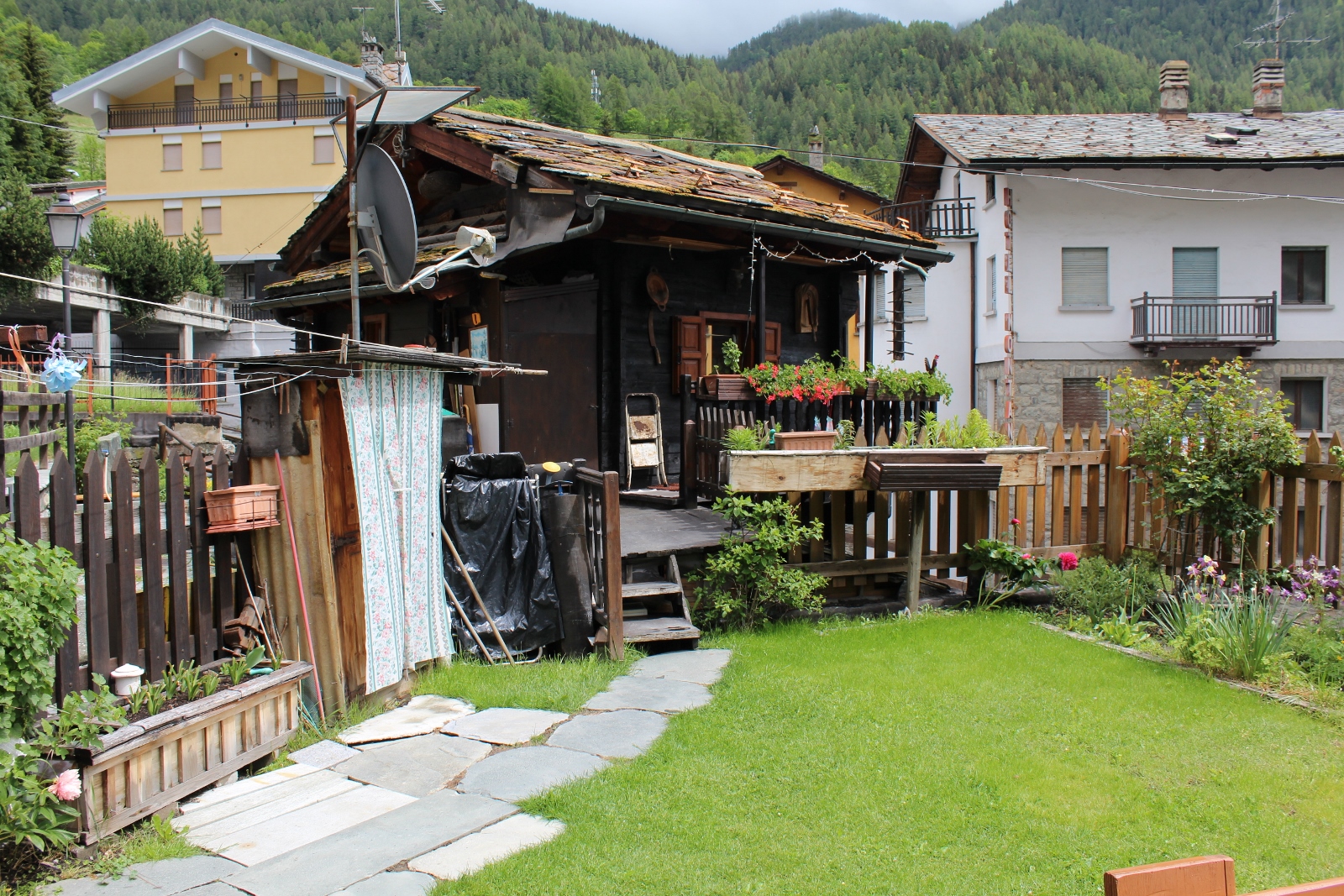 VALTOURNENCHE CENTRO CHALET TIPICO INDIPENDENTE IN LEGNO CON GIARDINO E BOX