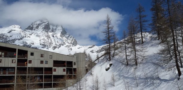 CERVINIA TRILOCALE RISTRUTTURATO TERRAZZA E VISTA