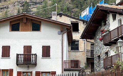 VALTOURNENCHE CENTRO GRANDE RUSTICO CON PROGETTO E CONTRIBUTO APPROVATI